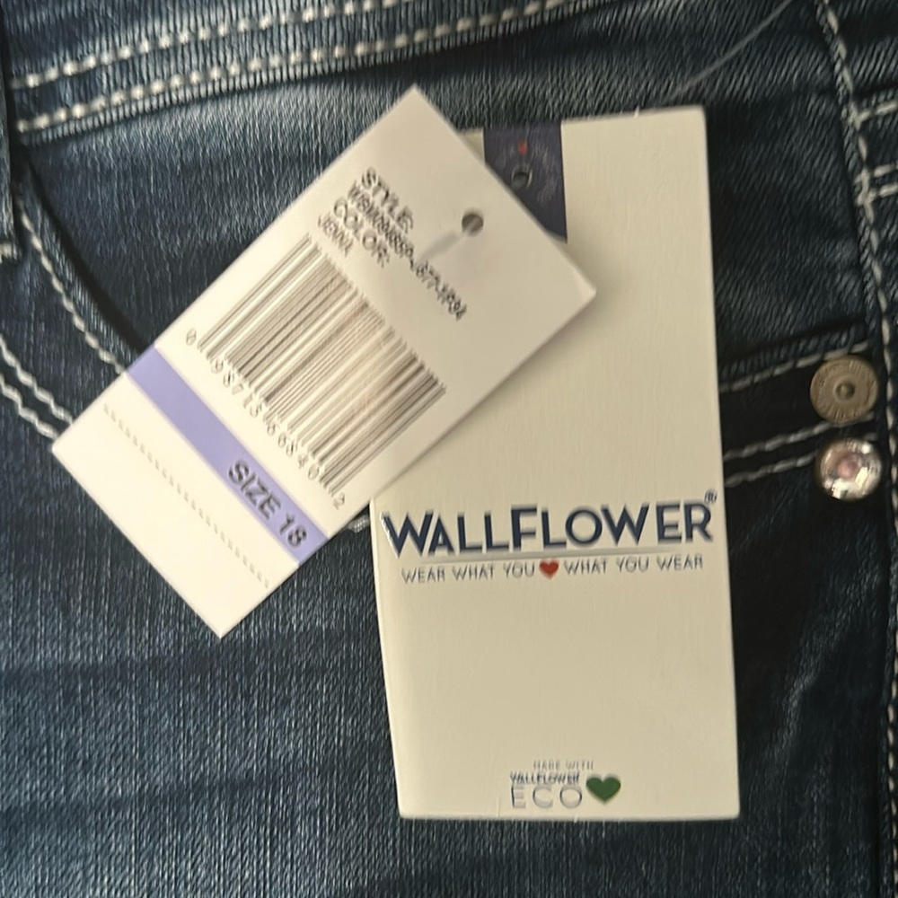 Wallflower curvy fit Insta stretch boot cut jeans size 18
